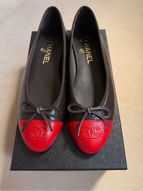 CHANEL MATTHIEU BLAZY Brown Leather Ballet Flats with Red Cap Toe NWT